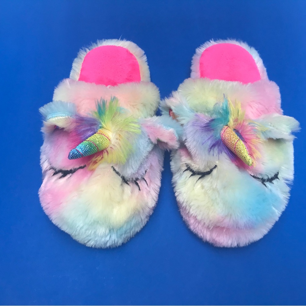 Womens Size Medium (7-8) Whimsical Rainbow Plush Unicorn Slippers
